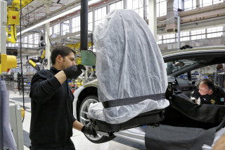 Illustration for article titled El minucioso proceso de construir un Lamborghini, foto a foto